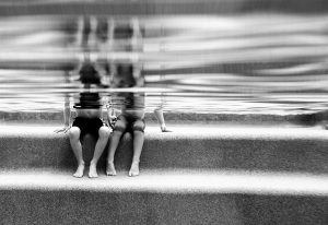 Pool photography children holding hands