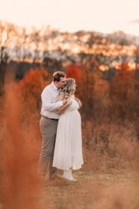 atlanta maternity photographer in field