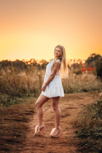 girl posing for the best Roswell senior photos