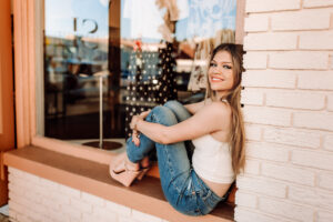 roswell senior photos in shop window